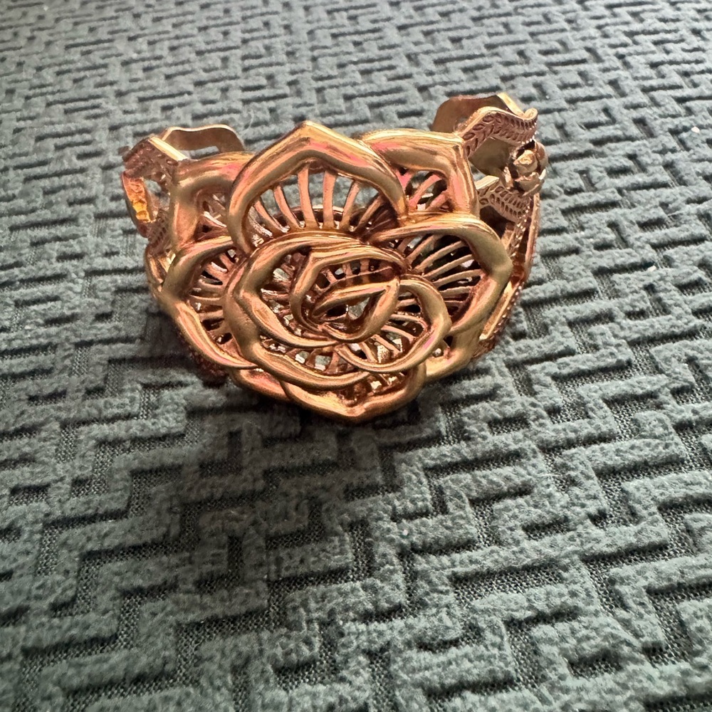 Kendra Scott Ansel Rose Statement Cuff vintage gold -NWOT - Picture 6 of 6